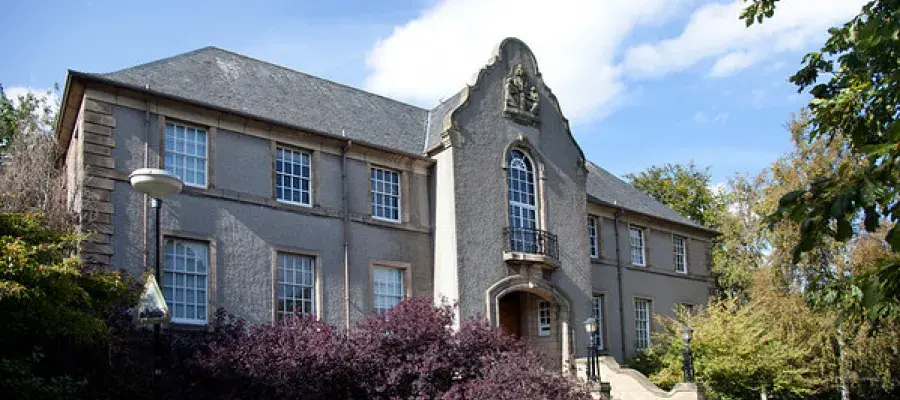 A picture of the School of Geosciences Crew building on a sunny day