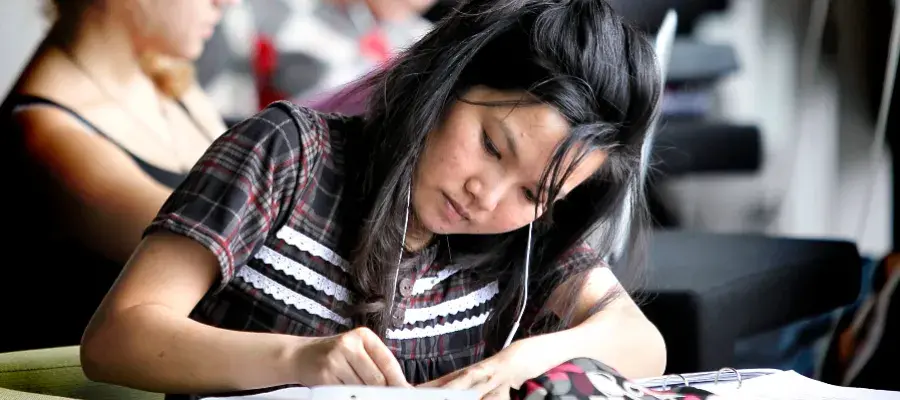 geos-school-students-  student studying landscape